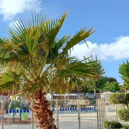 A Avec Piscine Partagee *