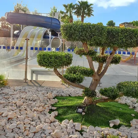 A Avec Piscine Partagee