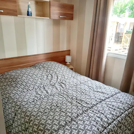 A Avec Piscine Partagee Holiday home