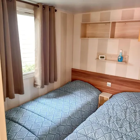 A Avec Piscine Partagee Holiday home *
